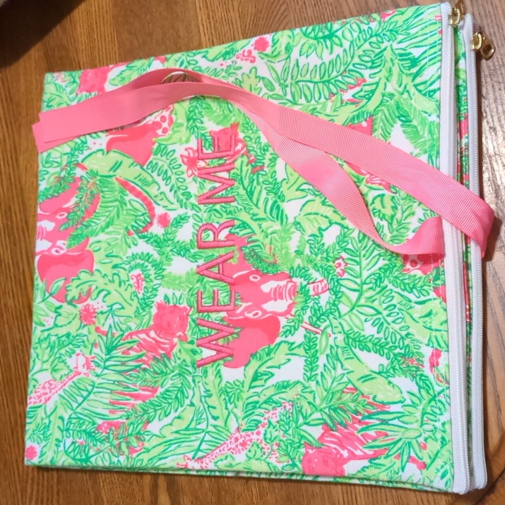 EUC Lilly Pulitzer Wash and Wear me bag